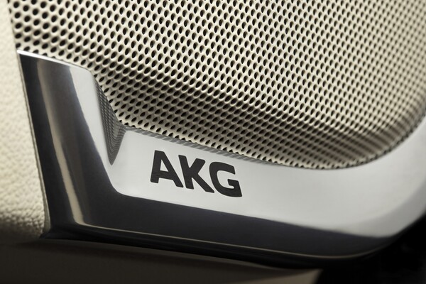 캐딜락의 AKG 스튜디오 레퍼런스 사운드 시스템 (사진=캐딜락)
